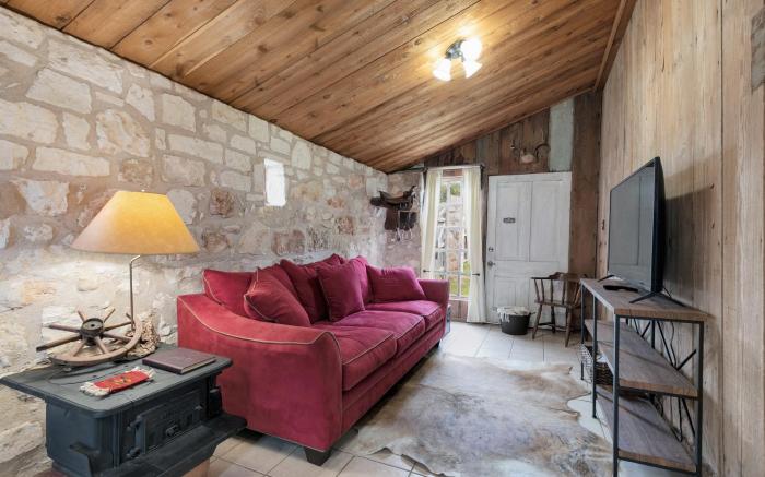 Gorgeous Barn Cabin 10min from Main St!