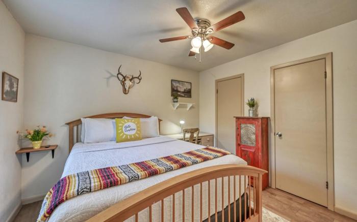 Kerrville Hidden Gem with Firepit and Grill - Great Location