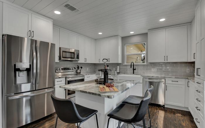 Upscale Home with Pool and FirePit - Close to Mercer St!