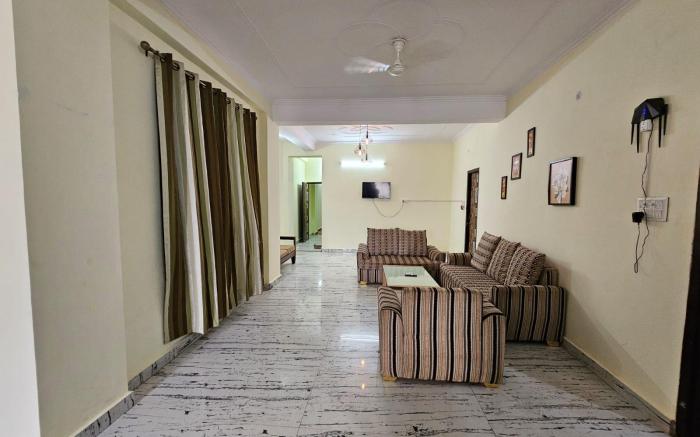 3 BHK in Krishna Nagar Lucknow ( LKO R202)