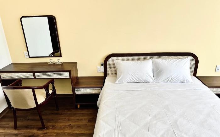 Han Riverine Hotel & Cafeteria DaNang