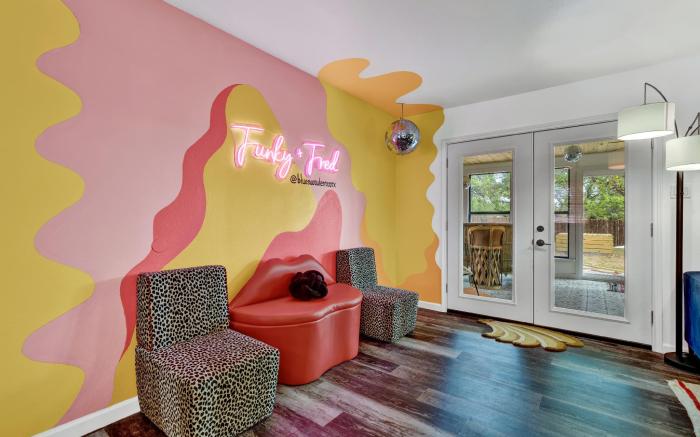 Eclectic Fun Haus with Hot Tub - 3 Min Drive to Main