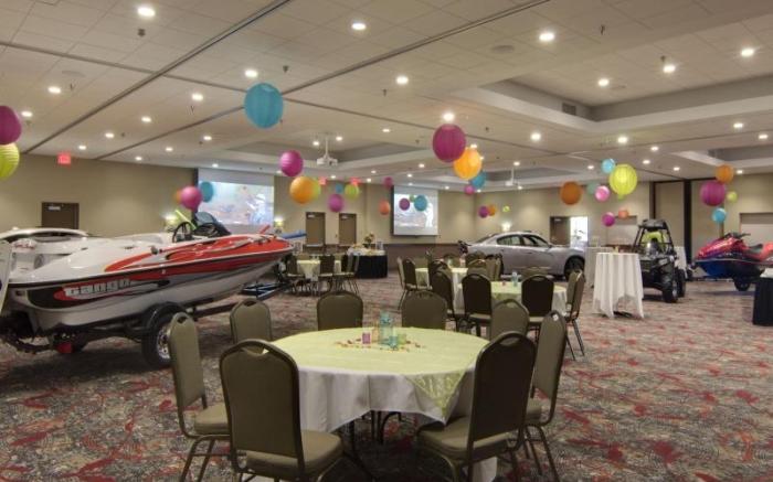 Holiday Inn Express and Suites Willmar By IHG