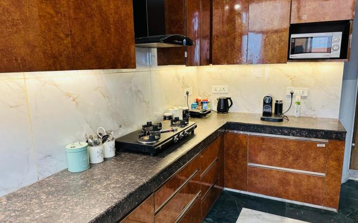 Divine Inn Hotel Rajouri Garden