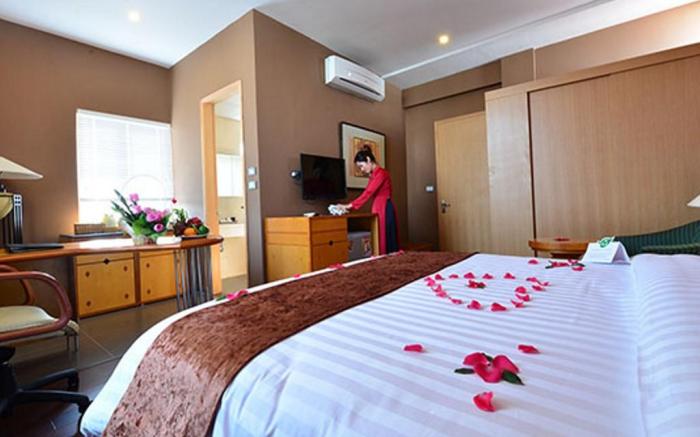 Golden Sunshine Villa Hotel and Travel
