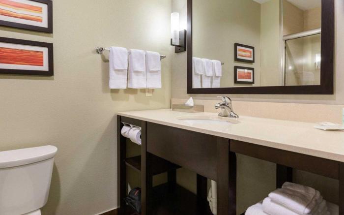 Comfort Suites near Westchase on Beltway 8