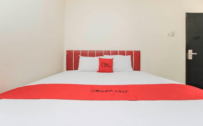 RedDoorz Plus @ Jalan Pemuda Jakarta