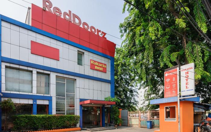 RedDoorz Plus @ Jalan Pemuda Jakarta