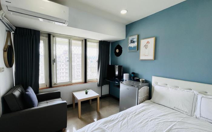 A3 City Hideaway: CBD Gem with MRT & Starbucks