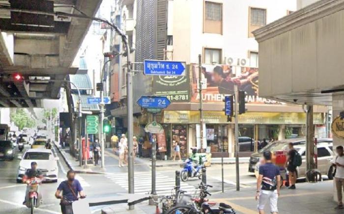 90sqm/2BR/BTS Phromphong by walk 500 m./POOL