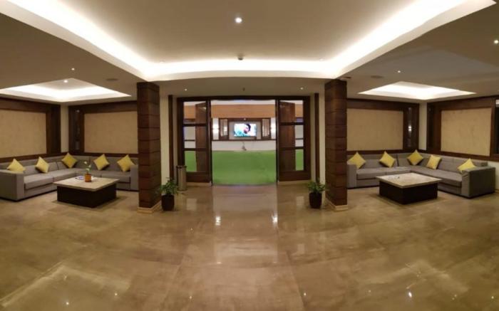 Yashshree Sanderling Mall Road