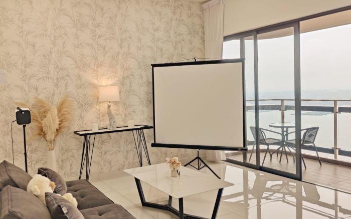 Luxury Sea View Suite, 3 Rooms, 2 Bathrooms, Suitable for Families of 5-10, Jinhaiwan @ Danga Bay