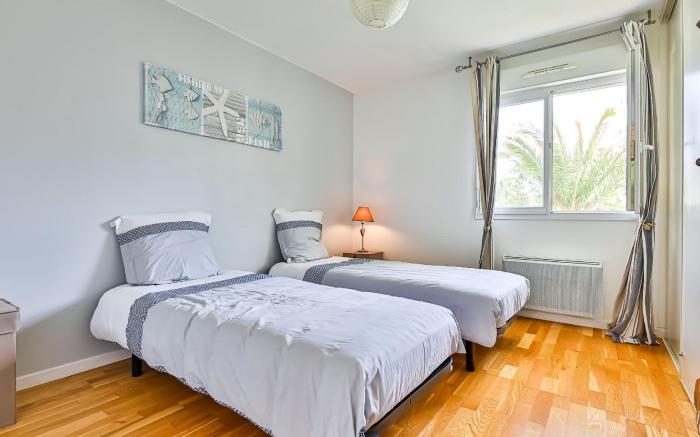 Jolie villa avec piscine    6 kms des plages