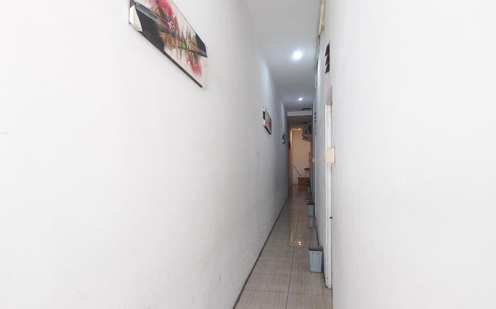 RedDoorz Syariah near RS Siti Khodijah Sepanjang