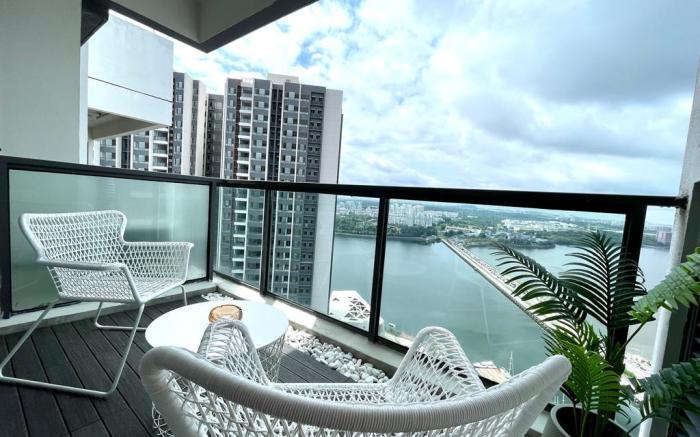 Sea View Blissful Abode 2BR at R&F By ANJU