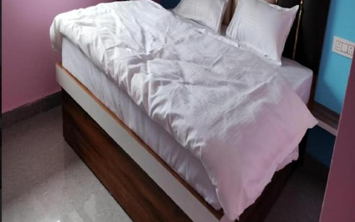 Jay Palace by StayApart