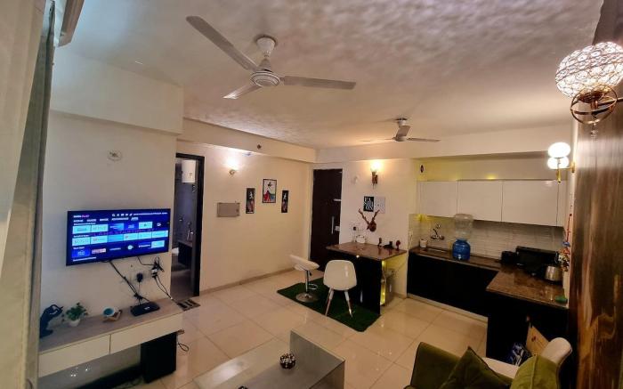 Vistara Apartment in Noida 168 with all your needs