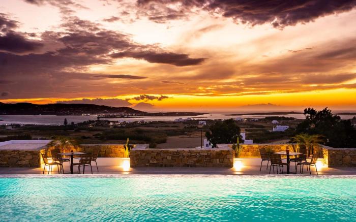 Kouros Blanc Resort & Suites