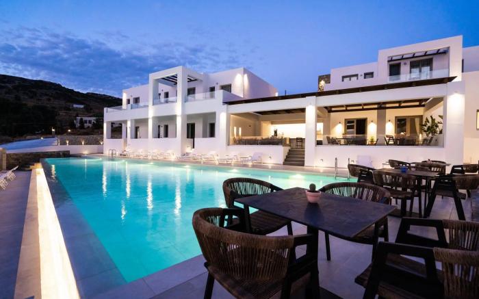 Kouros Blanc Resort & Suites