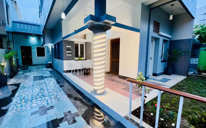 Aha Luxury Stay - 3BHK Villa with Garden & Parking