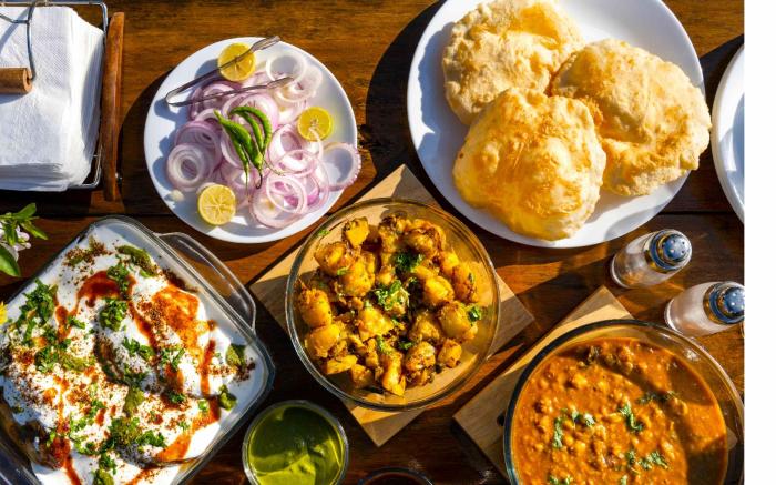 Spring Hills, 4BD Kasauli glass attic Villa, cook