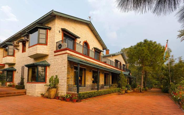 Mistair Estate 10 BR Lux Garden, Cook, Pool Table 