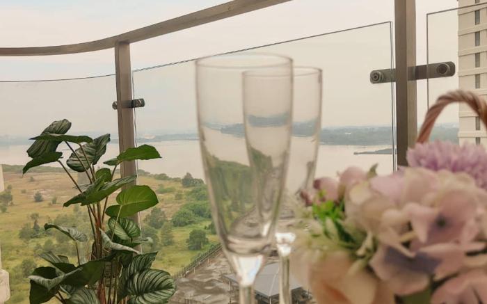 轻奢风休闲套房三卧三卫6-12人适合家庭入住@金海湾Danga Bay YIJIA Homestay