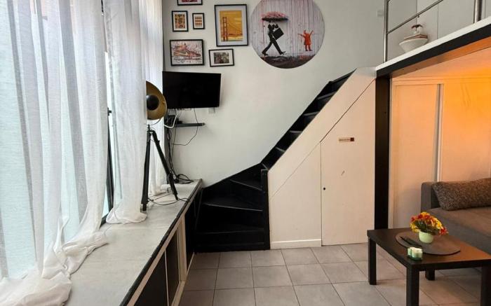 Spacious  bright Split Level Flat in the Fashionable Marais