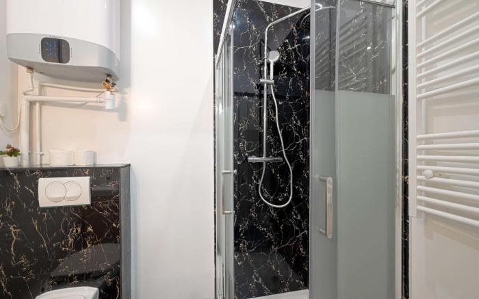 Modern  Bright and fully Renovated -Trocadero