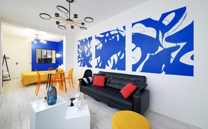 Modern Large  Studio Apartment for 3