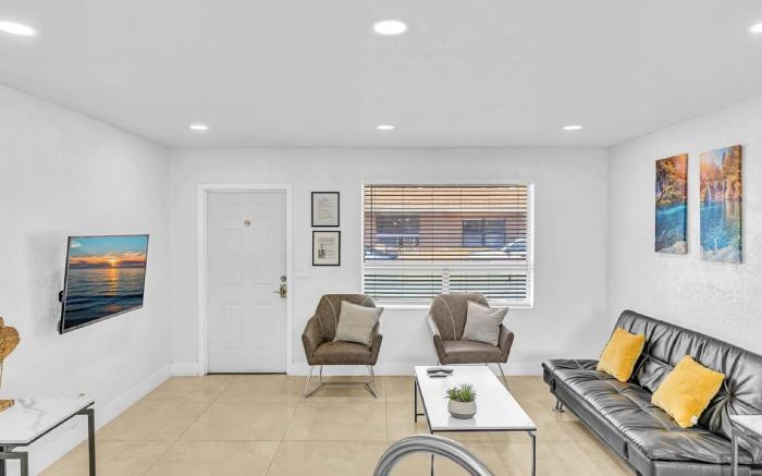 NEW Stylish 2 Bdrm Mins to Beach & Aventura Mall