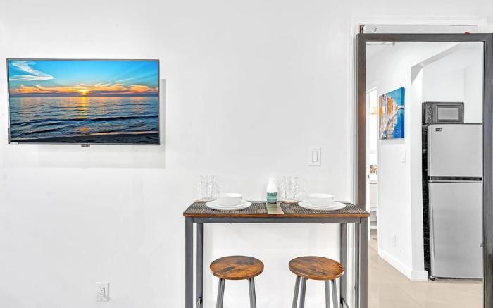 Hollywood Beach Boutique Vacation Studio LB4