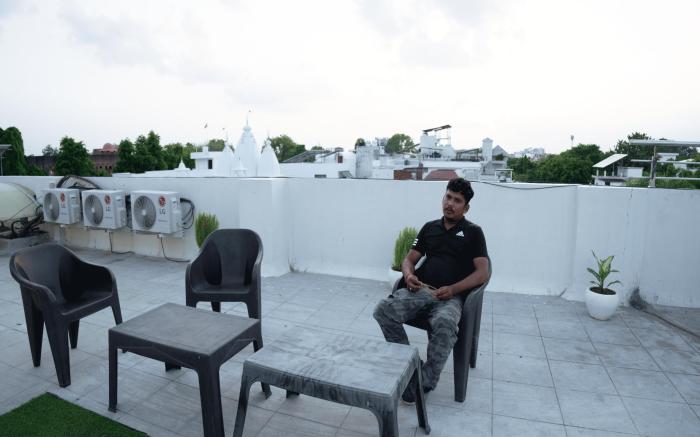 Near Taj Hotel | Self-Cooking + Free Breakfast