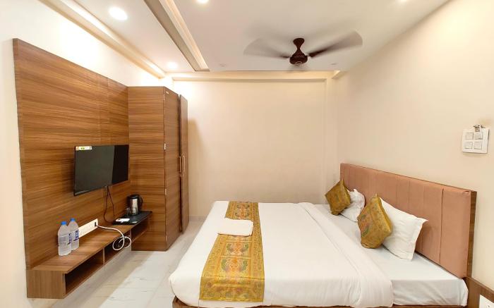 Goroomgo BNK Grand Varanasi Indian Only - Lift and Wifi Facility