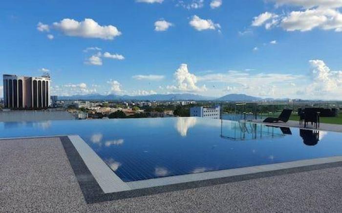 Kozi Square Infinity Pool III