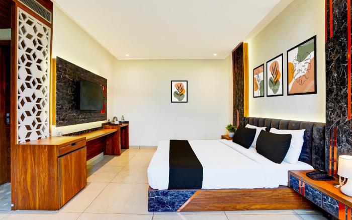 Super Townhouse Oak Sector 116 Noida
