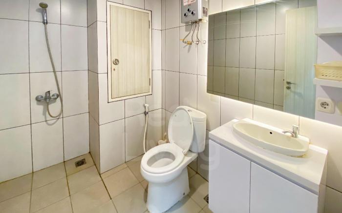 RedLiving Apartemen Grand Kamala Lagoon by Owner Room