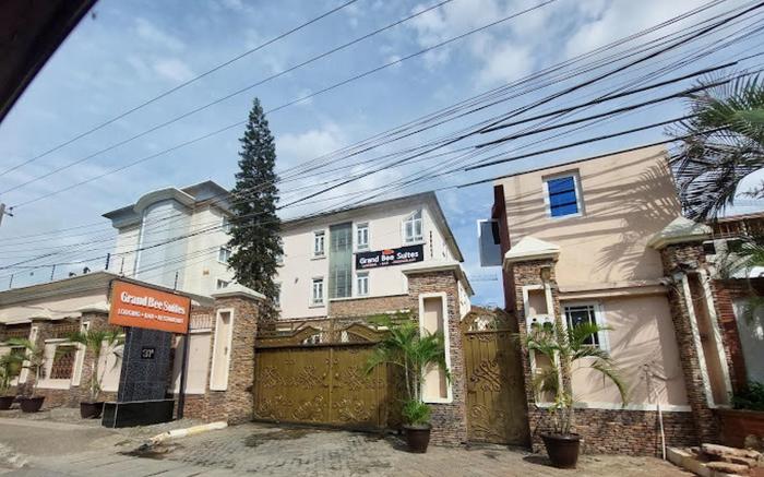 Grand Bee Suites