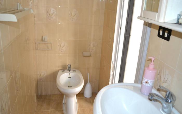 Taki holiday home on the first floor with two bathrooms in San Foca