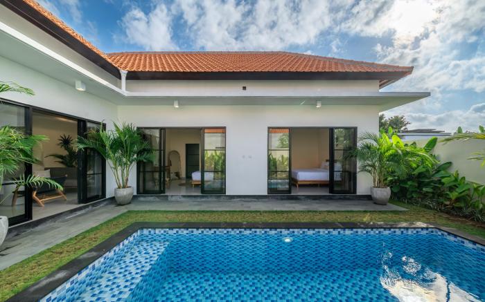 Alicia- Canggu + Brand NEW Villa + HUGE Pool + PS5