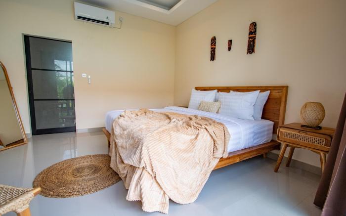 Alicia- Canggu + Brand NEW Villa + HUGE Pool + PS5