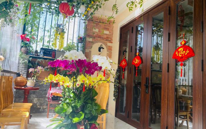 SPRING HOME