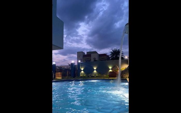 ECR Beach Villa- R&B