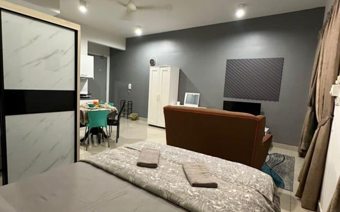 cozy cybersqaure with wifi 109