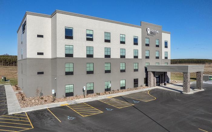 Riverstone Suites - Chippewa Falls