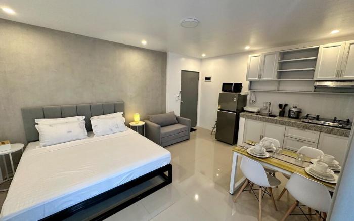 (3) Modern studio near SM Lipa/King bed & Sofa bed