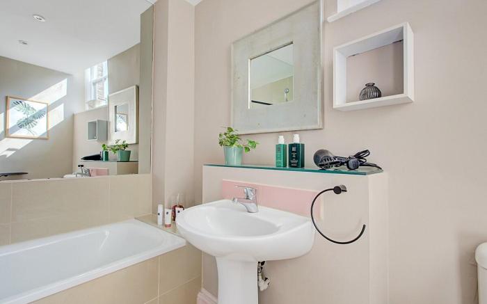 Iconic Warehouse style 4 Bed House Central London
