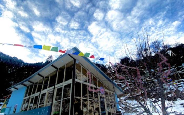 Goroomgo Urban Monk Stays Manali