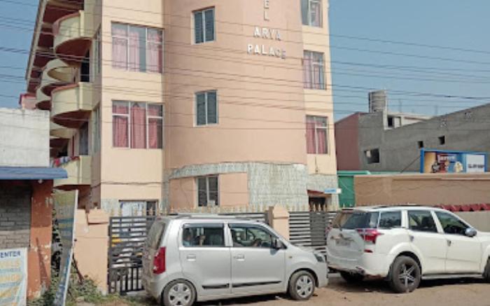 Goroomgo Arya Palace CT Road Near Sea Beach Puri 