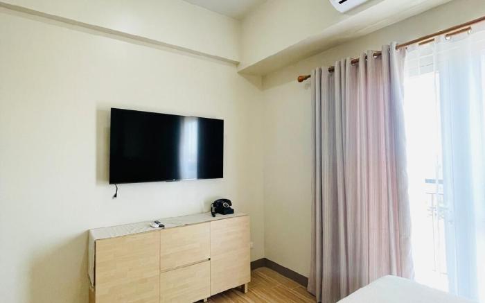 * *7 Metro View Studio